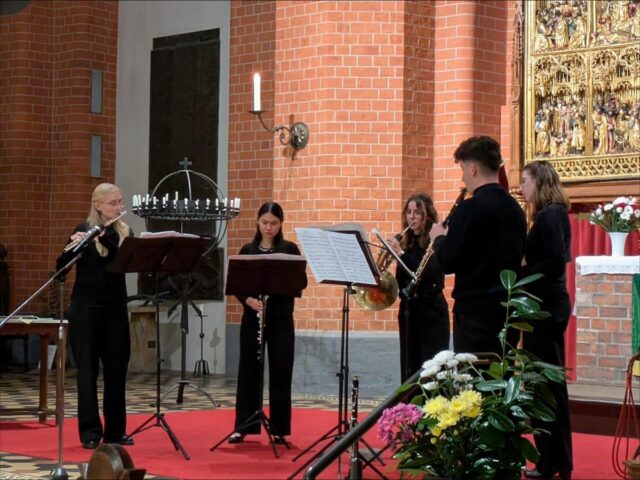 Der Oktober liegt hinter uns und wir schauen auf einen wirklich schönen Monat zurück! Das Semester ging los, wir haben fleißig geprobt und durften zwei tolle Konzerte spielen. Eines bei der @diakonieguestrow im Rahmen unserer Förderung durch die @jnphilharmonie. Und eines beim Bayrischen Hochschulpodium in Bad Brückenau @bkobrk ✨
Und im November geht’s weiter! Unter anderem in Staufen im Breisgau und in Laichingen. Wir freuen uns schon!